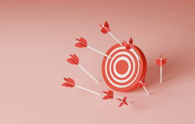 Echec & Persévérance Échec et persévérance : fléchettes plantées autour d'une cible rouge